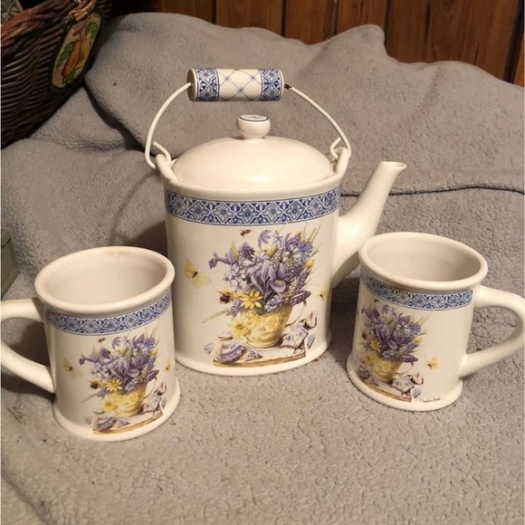 Hallmark Other - Hallmark Blue and White Floral Tea Set